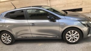 Clio 5 automatique intérieur connecté location Tanger Tétouan SebtaCar